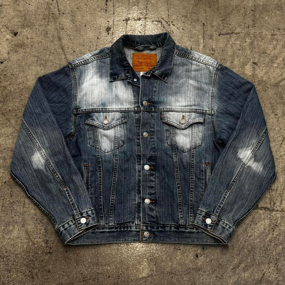 Vintage 90s Levi's Sunfaded Relaxed Trucker Denim Jean Jacket Medium Type 3 Blue